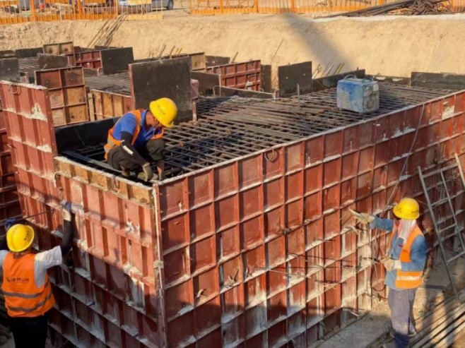 【奮斗正當(dāng)“夏”】戰(zhàn)高溫、斗酷暑 勞動者堅(jiān)守崗位保進(jìn)度